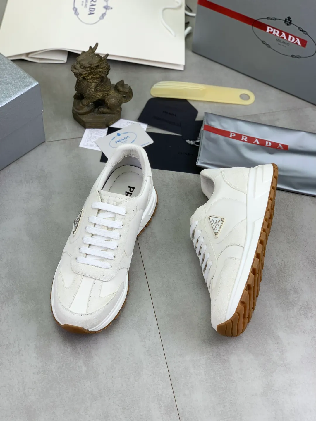 Men's men's shoes💰P580💰【New model】Top quality, new popular models on the official website, which will never go out of style for a century,🆘 The trendy brand (Prada) mainly promotes popular models, avant-garde and versatile fashionable men's shoes, private version molding, cowhide surface splicing 1:1 oil edge processing... fashionable and simple, original imported cowhide interior cowhide feet; the atmosphere and personality are more fashionable, eye-catching and pursuing class. It will subvert old ideas and be a must-have for fashionistas who want to spend time with you! Must keep it! High-end comfort, high-end quality workmanship. Size: 38-44 Various colors available. full package